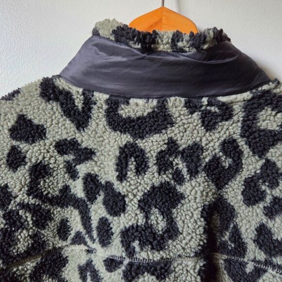 EUC OLD NAVY SHERPA ANIMAL PRINT MOCK NECK BUTTONED SWEATER SIZE XL - Picture 7 of 13